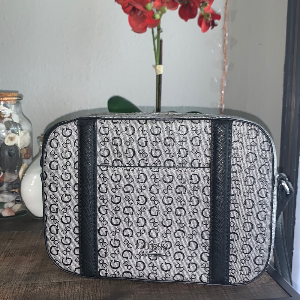 Guess Crossbody purse bag